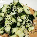 Komkommersalade met tahin-sojadressing